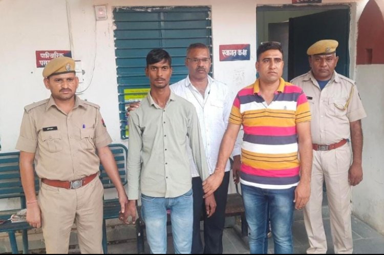 BIG NEWS: चित्तौड़गढ़ रेलवे स्टेशन पर जयपुर जाने का इंतजार, फिर अचानक पुलिस से हुआ सामना, बेग की तलाशी में खुला ये राज, नीमच का तस्कर वैभव गिरफ्तार, पढ़े खबर