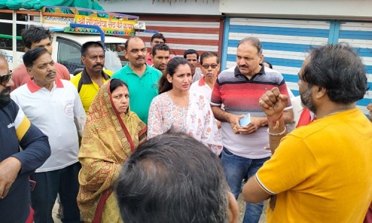 NEWS: नपाध्यक्ष स्वाति चौपड़ा व उपाध्यक्ष परमाल पहुंची सब्जी मंडी, किया निरीक्षण, व्यवसाइयों की सुनी समस्याएं, फिर व्यवस्था सुधारने और समाधान के दिये निर्देश, पढ़े खबर