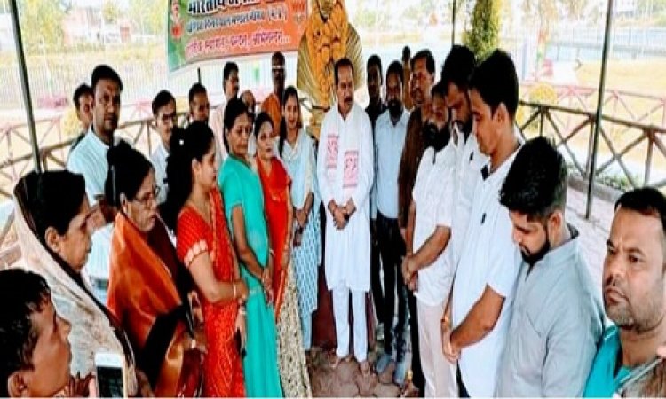 NEWS: भाजपा ने बूथ स्तर पर मनाई दीनदयाल उपाध्याय की जन्म जयंती, चित्र पर किया माल्यार्पण, बताया योगदान, पढ़े खबर