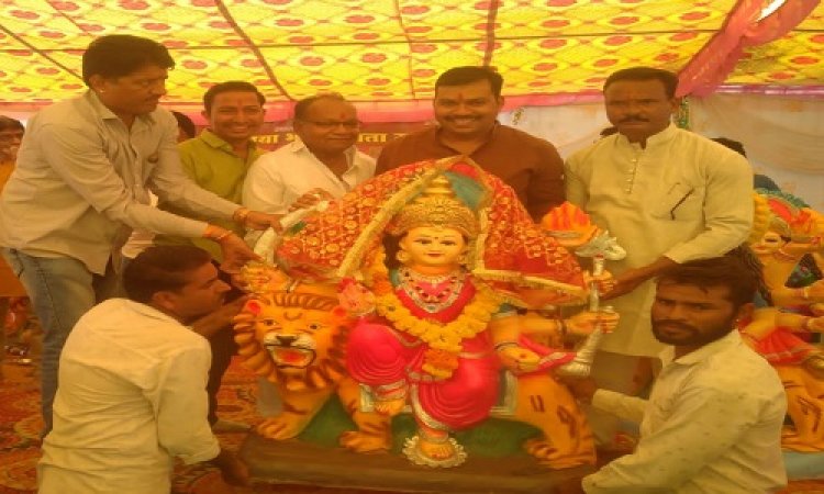 NEWS: नवरात्रि पर्व की शुरुवात, श्री महामाया भादवामाता ग्रुप की अनूठी भक्ति, मां दुर्गा की इतनी प्रतिमाएं की वितरण, पढ़े खबर