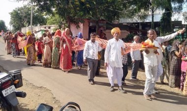 NEWS: चलो बुलावा आया है, माता ने बुलाया है... जय माता दी के जय कारे लगाते हुए चुनरी यात्रा लेकर पहुंचे मां जगदंबा के दरबार, पढ़े खबर