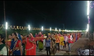 NEWS: मनासा भाटखेड़ी नाका स्थित बालाजी मंदिर से भादवा माता मंदिर तक निकाली गई 251 मीटर लंबी चुनरी यात्रा, पढ़े खबर