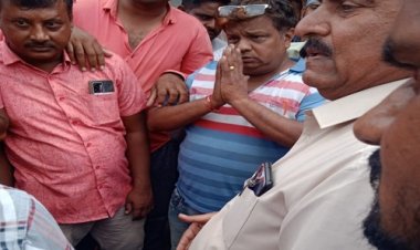 OMG ! नीमच मंडी में उपज नीलामी के दौरान कहासुनी, फिर हुआ विवाद, किसान और व्यापारी आमने-सामने, इनके हस्तक्षेप के बाद मामला शांत, क्या है पूरा वाक्या...! पढ़े महेंद्र की खबर