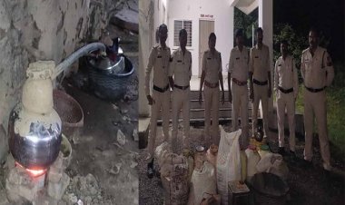 NEWS: कंजार्डा चौकी पुलिस की बैसदा गांव में दबिश, 1.50 क्वींटल सुखा महुआ और 200 लीटर लहान किया नष्ट, पढ़े खबर
