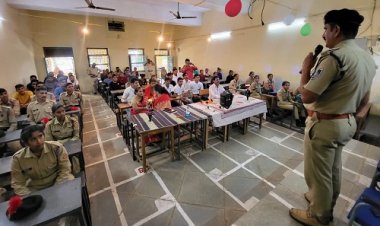 NEWS: जागरूकता अभियान, मनासा के RV कॉलेज पहुंचे T.I दांगी, छात्र-छात्राओं को दी ये अहम जानकारियां, पढ़े खबर