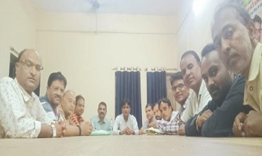 BIG NEWS: नीमच जिला प्रेस क्लब की बैठक सम्पन्न, भारत सोलंकी विधिक सलाहकार नियुक्त, नवनिर्वाचित कार्यकारिणी को सौंपे दायित्व, पढ़े खबर