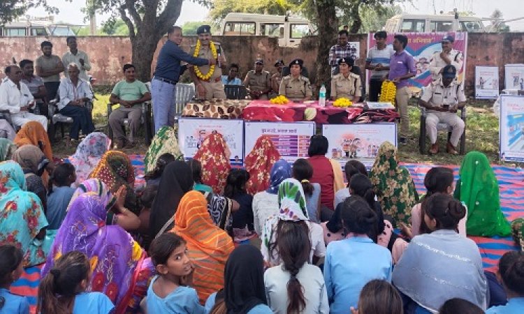 NEWS: अभियान चेतना... स्कुली छात्र-छात्राओं को कराया पुलिस कन्ट्रोल रूम सहित अन्य इकाईयों का भ्रमण, चित्रकला प्रतियोगिता का आयोजन भी, क्या कुछ रहा ख़ास...! पढ़े इस खबर में