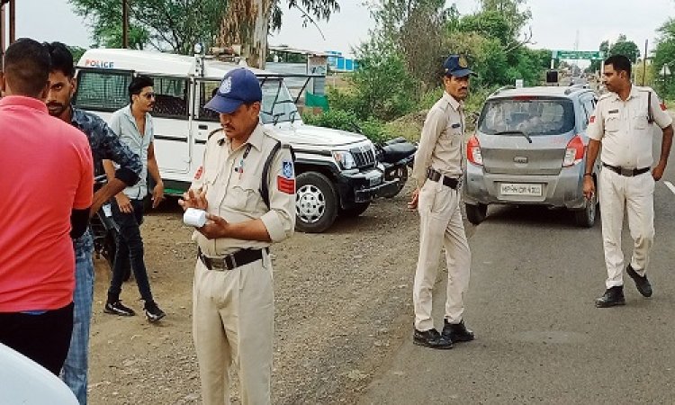 NEWS: अल्हेड़ फंटे और मंदसौर रोड़ पर मनासा पुलिस की मुस्तैदी, लापरवाह वाहन चालकों को रोका, और की ये बड़ी कार्यवाही, पढ़े खबर