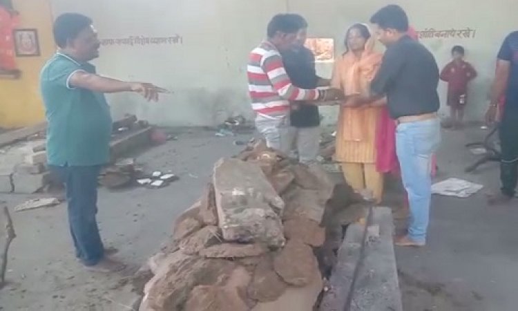 BIG NEWS: ह्रदयघात से मां का निधन, दो बेटियों ने निभाया बेटे का फर्ज, अर्थी को दिया कांधा, फिर दी मुखाग्नी, मामला- रतलाम का, पढ़े ये खबर