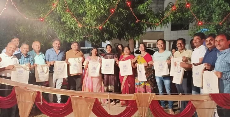NEWS: लोकल के लिए वोकल बने-स्वाति, स्वच्छ नीमच मिशन तहत स्किम नम्बर 34 में कपड़ा थैलियों का वितरण, पढ़े खबर