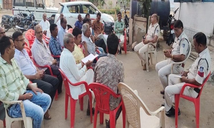 NEWS: चीताखेड़ा पुलिस सहायता केंद्र पर आवश्यक बैठक संपन्न, आगामी त्यौहारों को लेकर दिशा-निर्देश, तो साइबर ठगी सहित इन मुद्दों पर भी चर्चा, पढ़े ये खबर