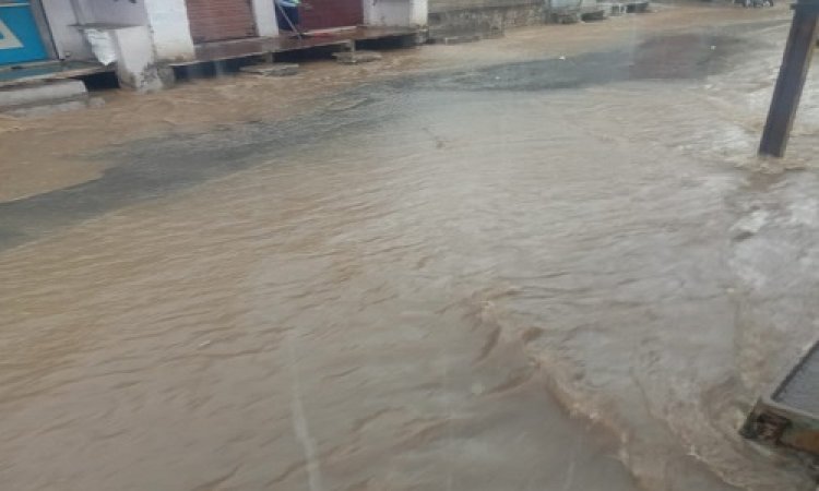 NEWS: रामपुरा क्षेत्र में बादल गरजने के साथ हुई झमाझम बारिश, किसानों के चेहरे हुए मायूस...! पढ़े रुपेश सारू की खबर