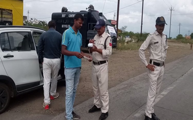 NEWS: यातायात जागरूकता अभियान, मनासा पुलिस ने वाहन चालकों को रोका, नियमों के संबंध में दी समझाइश, लापरवाही बरतने वालों पर की ये बड़ी कार्यवाही, पढ़े खबर