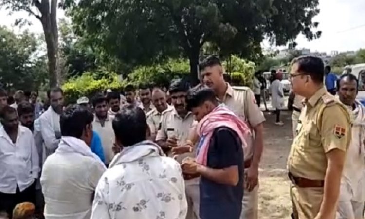 OMG ! बीड़ी मांगने की बात पर विवाद, फिर मारपीट में युवक की मौत, FIR के बाद पुलिस की जांच शुरू, आरोपी की तलाश के लिए दो टीमें गठित, मामला- प्रतापगढ़ जिले का, पढ़े खबर