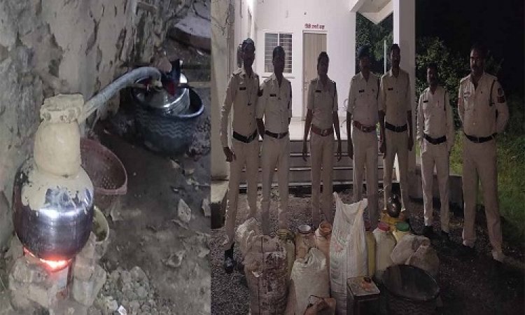 NEWS: कंजार्डा चौकी पुलिस की बैसदा गांव में दबिश, 1.50 क्वींटल सुखा महुआ और 200 लीटर लहान किया नष्ट, पढ़े खबर
