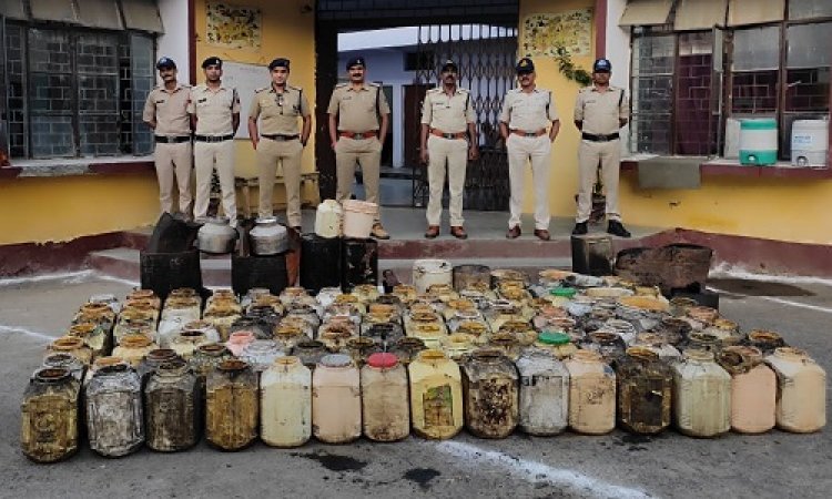 NEWS: मनासा पुलिस की ग्राम बर्डिया डेरों में दबिश, 2 हजार लीटर लहान किया नष्ट, तीन आरोपियों के खिलाफ प्रकरण दर्ज, पढ़े खबर
