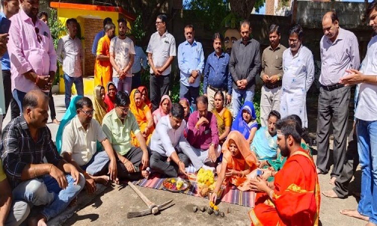 NEWS: तीन वार्ड में 52 लाख 80 हजार के विकास कार्यो का भूमिपूजन, बड़े हनुमान, कालका मंदिर में शेड और माहेश्वरी धर्मशाला से युपी शेड-नाली का होगा निर्माण, पढ़े खबर
