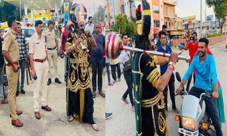 BIG NEWS: नीमच शहर की सड़कों पर दिखे यमराज, जब राहगीरों की पड़ी नजर, तो रह गए हक्के-बक्के, फिर दी ये अहम जानकारियां, आप भी हो जाएं सावधान...! पढ़े ये खबर
