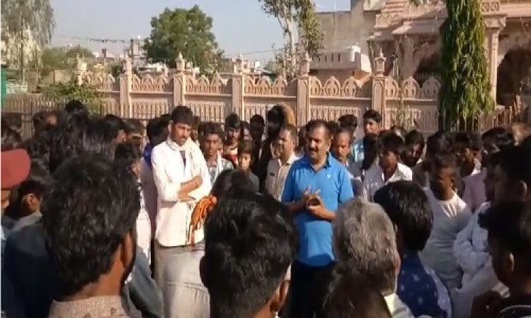 BIG NEWS: उपज के ढेर पर चढ़ा ट्रैक्टर का टायर, तो किसान से मारपीट, फिर अन्नदाताओं में पनपा आक्रोश, मनासा के मुख्य चौराहे पर किया चक्काजाम, पढ़े मनीष जोलान्या की खबर
