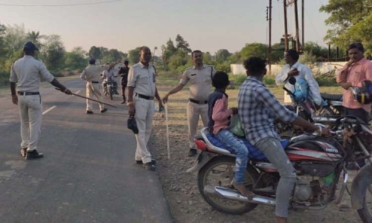 NEWS: जागरूकता अभियान, ग्राम बर्डिया के समीप मनासा पुलिस तैनात, लापरवाह वाहन चालकों पर की चालानी कार्यवाही, वसूला शमन शुल्क, पढ़े खबर