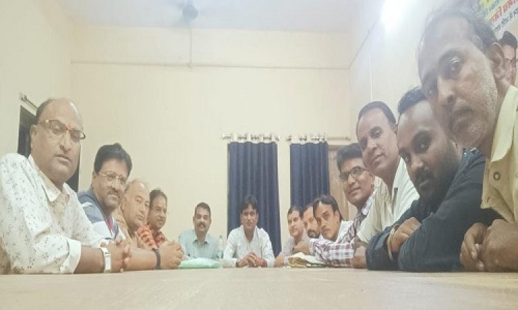 BIG NEWS: नीमच जिला प्रेस क्लब की बैठक सम्पन्न, भारत सोलंकी विधिक सलाहकार नियुक्त, नवनिर्वाचित कार्यकारिणी को सौंपे दायित्व, पढ़े खबर