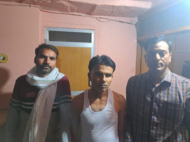 BIG BREAKING: मकान बनाने को लेकर महिला व बेटे से रुपयों की मांग, पति पहुंचा लोकायुक्त दफ्तर, शिकायत के बाद टीम की मंदसौर जिले में दस्तक, इस ग्राम पंचायत का सचिव रिश्वत लेते रंगे हाथों गिरफ्तार, पढ़े नरेंद्र राठौर की खबर 