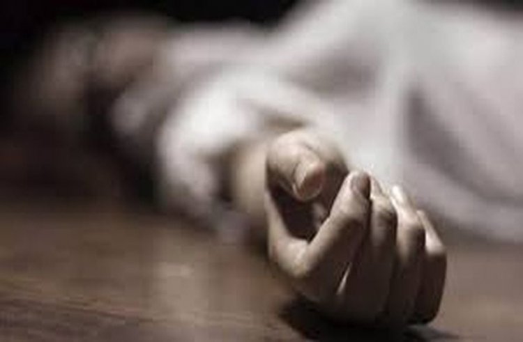 OMG ! अपने घर लौटते दंपत्ति, सामने से काल बनकर आई कार, और रौंद दिया बाइक सवार परिवार को, पति-पत्नी और बेटे की मौत, मासूम बेटी लड़ रही जिंदगी की जंग, मामला- रतलाम जिले का, पढ़े खबर