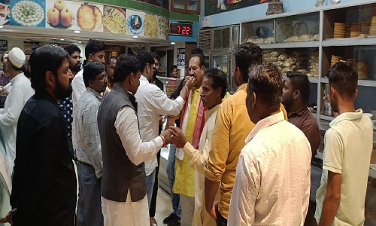 NEWS: विधायक परिहार ने किया नीमच शहर का पैदल भ्रमण, इन क्षेत्रों में पहुंचे, आमजन को दी दीपावली सहित अन्य त्योहारों की बधाई, कराया मुहं मीठा, पढ़े खबर