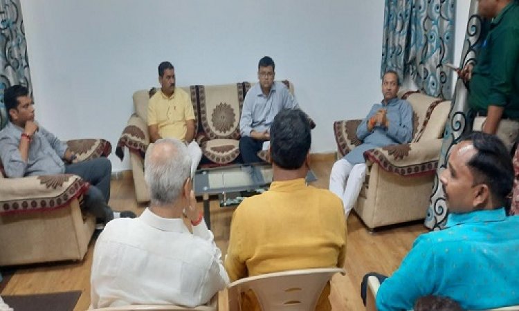 NEWS: जावद डाक बंगले पर ली शिक्षा विभाग एवं कॉलेज प्राचार्य की बैठक, तैयारियों की समीक्षा, मंत्री सखलेचा बोले- क्षेत्र के 150 छात्र-छात्राओं का नीट जेई में चयन का लक्ष्य, पढ़े खबर