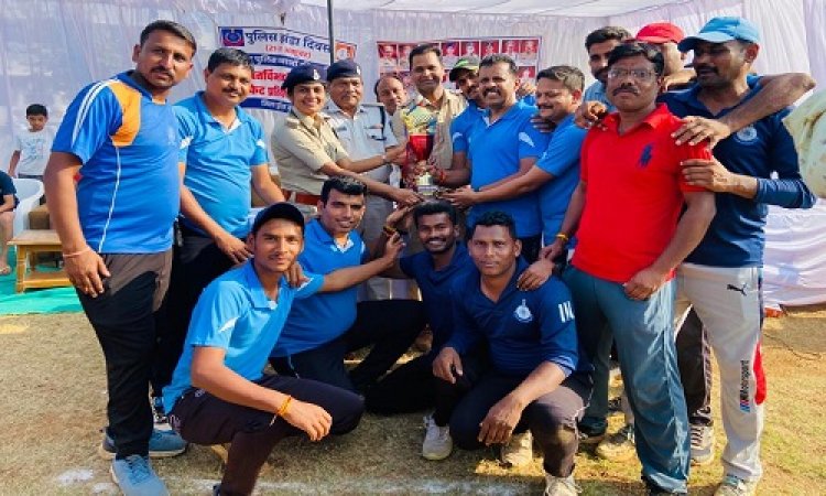 NEWS: पुलिस झंडा दिवस, शहीद पुलिस जवानों की स्मृति में जिला पुलिस द्वारा 2 दिवसीय अंर्तर्विभागीय क्रिकेट प्रतियोगिता सम्पन्न, पढ़े खबर