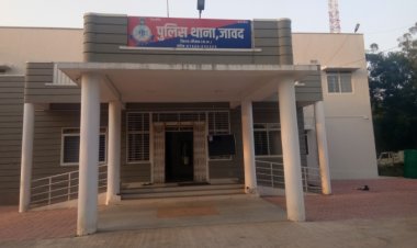 BIG BREAKING: देर रात ग्राम रतनपुरिया में जावद पुलिस की दबिश, फिर जमकर हुआ पथराव, 2 पुलिसकर्मी घायल, क्या हैं पुरा मामला पढ़े ये खबर