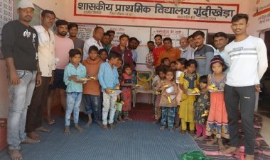 NEWS: युवा कांग्रेस, NSUI, IT सेल, सामाजिक कल्याण प्रकोष्ठ के कार्यकर्ता पहुंचे स्कूली बच्चों के बीच, प्रधानमंत्री इंदिरा गांधी की जन्म जयंती मनाई, विद्यार्थियों को वितरित की आवश्यक सामग्री, पढ़े खबर