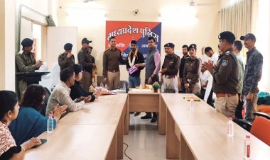 BIG NEWS: नीमच जिला कलेक्टर, एसपी की मौजूदगी, और पुलिस कन्ट्रोल रूम में विशेष कार्यक्रम का आयोजन, इन 25 युवक-युवतियों का सम्मान, स्मृति चिन्ह भी किये भेंट, कौन सी सूची में पाया स्थान, पढ़े खबर