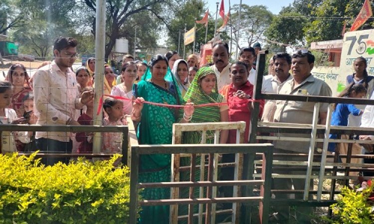 NEWS: कैबिनेट मंत्री सखलेचा के मार्गदर्शन में नवनिर्मित लाडली लक्ष्मी वाटिका का शुभारंभ, रतनगढ़ नगरवासियों को मिली सौगात, पढ़े खबर