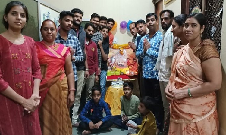 NEWS: ग्राम रेवली-देवली में खाटू वाले की अनूठी भक्ति, श्याम प्रेमियों ने काटा केक, धूमधाम से मनाया जन्मदिन, दिखा अपार उत्साह, पढ़े खबर