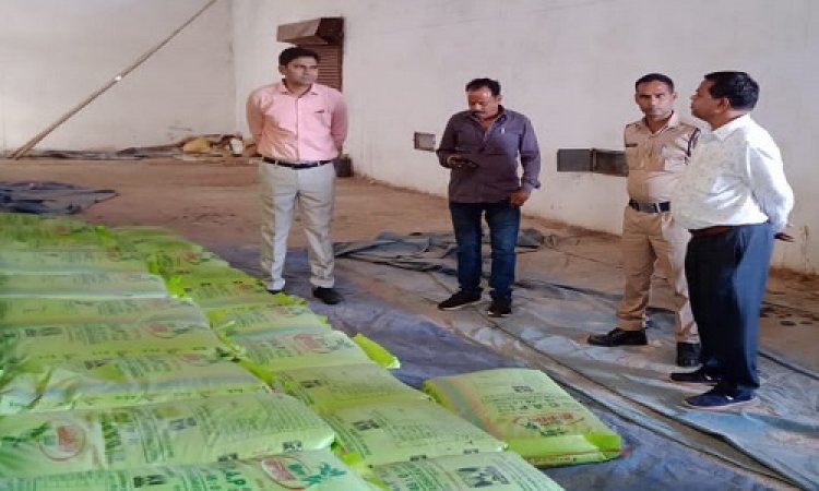 BIG NEWS: मनासा SDM पवन बारिया ने किया डबल लॉक केंद्रों का निरीक्षण, उर्वरक वितरण व्यवस्था का लिया जायजा, पढ़े खबर