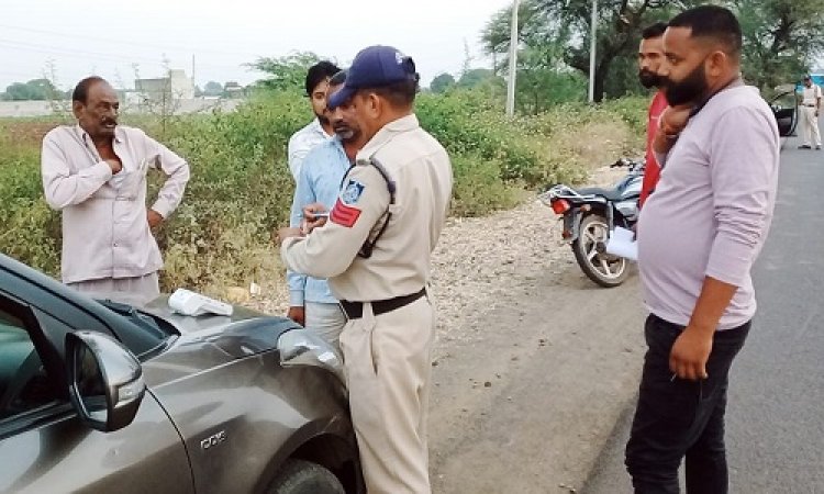 NEWS: मंदसौर रोड़ पर मनासा पुलिस का चैकिंग पॉइंट, दो और चार पहियां वाहन चालकों को दी समझाइश, जिसने किया नियमों का उल्लंघन, उन पर ताबड़तोड़ कार्यवाही, पढ़े खबर