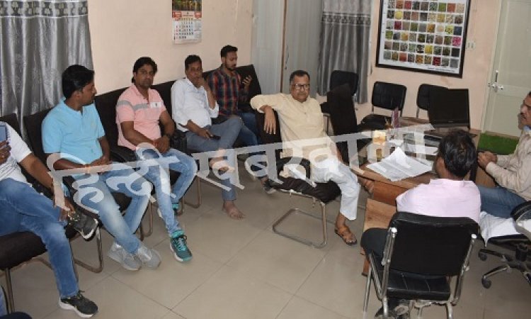 BIG BREAKING: व्यापारियों के साथ कार्यालय में आवश्यक बैठक सम्पन्न, व्यापारी संघ अध्यक्ष और सचिव ने की चर्चा, क्या अब चालू हो जाएगी पोस्ता मंडी...! पढ़े खबर और जाने