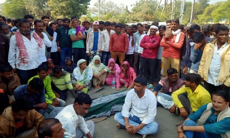 BIG BREAKING : मतस्य विभाग के बाहर शव, और परिजनों का प्रदर्शन लगातार जारी, इन तीन मांगों को पूरा करने की कहीं बात, समझाइश का दौर जारी, मामला रामपुरा का, पढ़े खबर