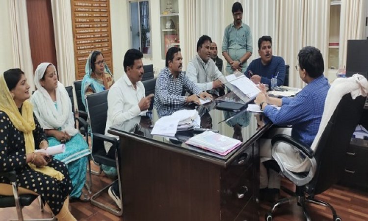 BIG NEWS: तीन दिन पहले नगर पालिका का सम्मलेन, 55 प्रस्तावों को मंजूरी, आज कांग्रेस पार्षद पहुंचे जिला कलेक्टर के पास, सौंपा पत्र, और की ये मांग, क्या है मामला...! पढ़े इस खबर में