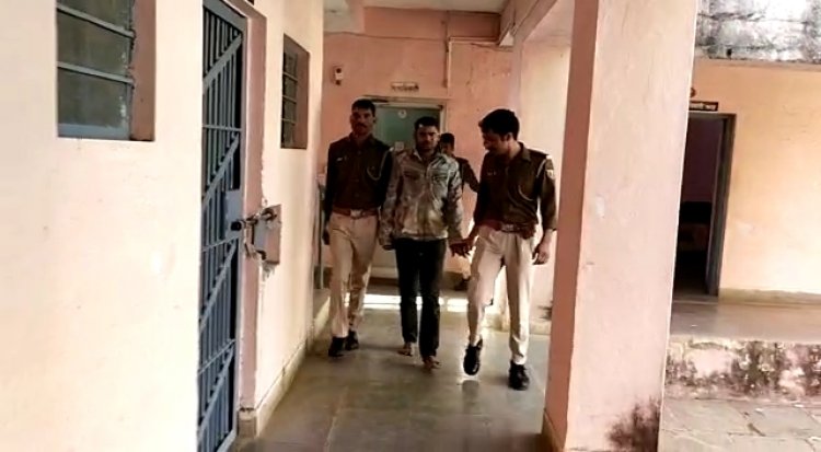 BIG BREAKING: निंबाहेड़ा रोड़ पर दौड़ता ट्रक, गश्त करती छोटी सादड़ी पुलिस ने रोका, खाकी को देख घबराएं हेमराज और महेश, फिर ली तलाशी, तो अधिकारियों के भी उड़े होश, अवैध शराब की स्मगलिंग का भंडाफोड़, 700 से ज्यादा कार्टून जप्त, पढ़े ये खबर