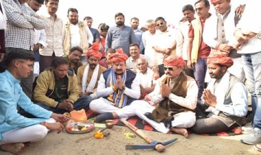 NEWS: नीमच जिले के इस गांव में पहुंचे जनप्रतिनिधि, ग्रामीणों को दी डामरीकृत सड़क की सौगात, 1 करोड़ 26 लाख की लागत से होगा निर्माण, विधायक परिहार बोले- गांव के विकास से ही देश का विकास संभव, पढ़े खबर