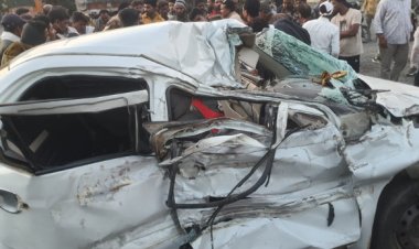 BIG BREAKING: हाईवे पर मौत का भयावाह मंजर, नीमच जिले के लोग, और रतलाम में मन्नत का कार्यक्रम, लौटते समय ट्राले में घुसी कार, 5 साल के मासूम सहित 3 की दर्दनाक मौत, हादसा आक्या गांव के पास का, पढ़ेंगे तो खड़े हो जाएंगे रौंगटे