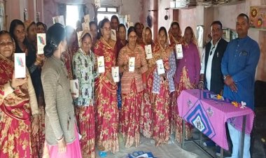 NEWS: डीकेन में विशेष कार्यक्रम का आयोजन, आंगनवाड़ी कार्यकर्ताओं को वितरित किये टैबलेट, अब ये काम होंगे आसान, पढ़े खबर