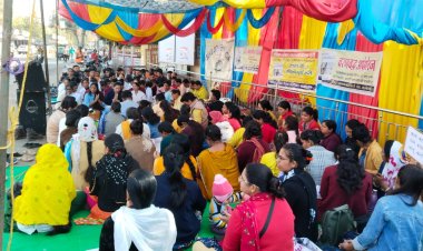 NEWS: अनिश्चितकालीन हड़ताल का तीसरा दिन, संविदा स्वास्थ्य कर्मचारियों ने किया सुंदरकांड का पाठ, मांगो को पूरा करने को लेकर कहीं ये बात, पढ़े नरेंद्र राठौर की खबर