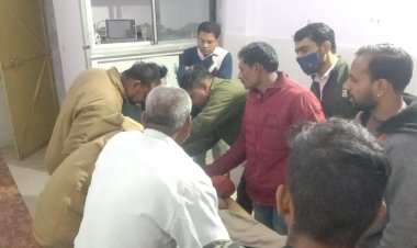 NEWS: मनासा-पोखरदा रोड़, बाइक सवार के साथ हुआ हादसा, सिर में आई गंभीर चोट, कौन लेकर पहुंचा अस्पताल, पढ़े ये खबर