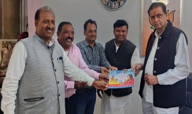 NEWS: वातसल्य सेवा समिति के सदस्य पहुंचे राजस्थान, पूर्व मंत्री और विधायक से मुलाकात, श्रीराम कथा में पहुंचने का दिया न्यौता, पत्रिका की भेंट, पढ़े खबर