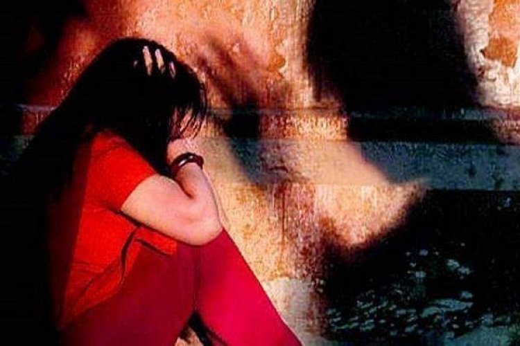 BIG NEWS: अनैतिक देह व्यापार, और ग्राम नेवड़ में पुलिस की दबिश, नाबालिग को छुड़वाया, आरोपियों को भी धर दबौचा, इन धाराओं में प्रकरण दर्ज, पढ़े ये खबर
