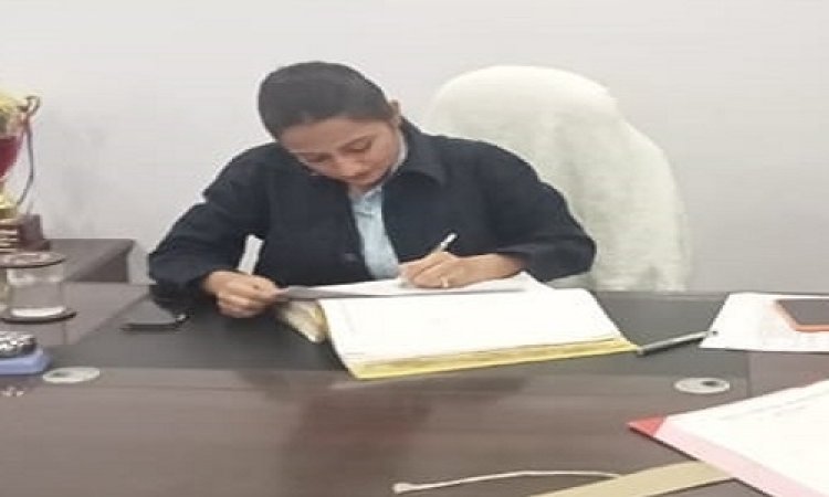 BIG BREAKING: CMO गरिमा पाटीदार को हाईकोर्ट ने दिया स्टे, नीमच नगर पहुंच फिर संभाला पदभार, पढ़े खबर