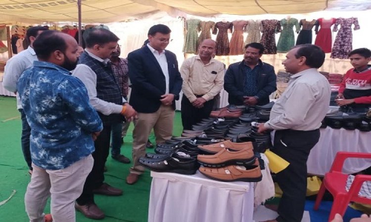NEWS: नीमच में लोकल, वोकल और ग्लोबल का प्रयास, हस्तशिल्प मृगनयनी मेले का भव्य आयोजन, जिला कलेक्टर मयंक अग्रवाल ने किया शुभारंभ, पढ़े खबर